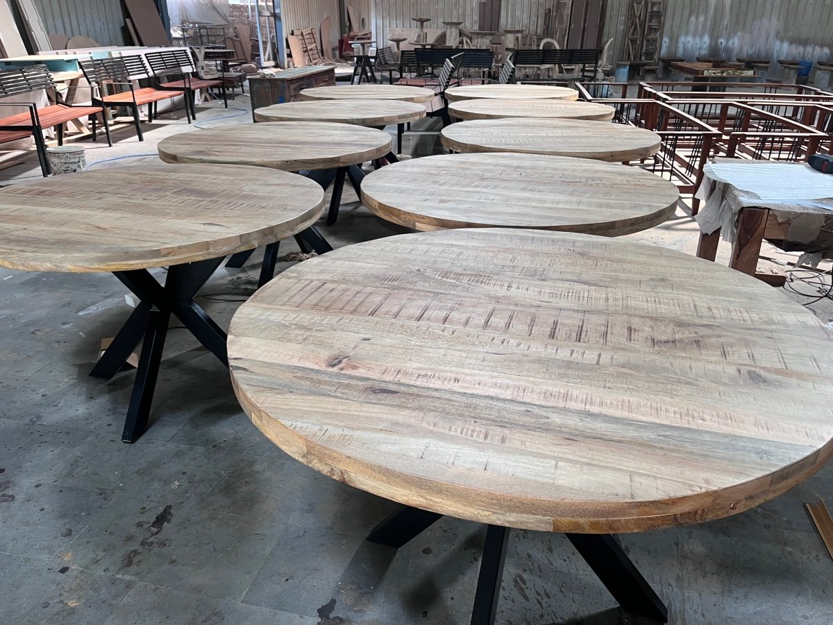 Table ronde en bois de manguier 48 pouces Solace Natural 4 places - Rustic Furniture Outlet