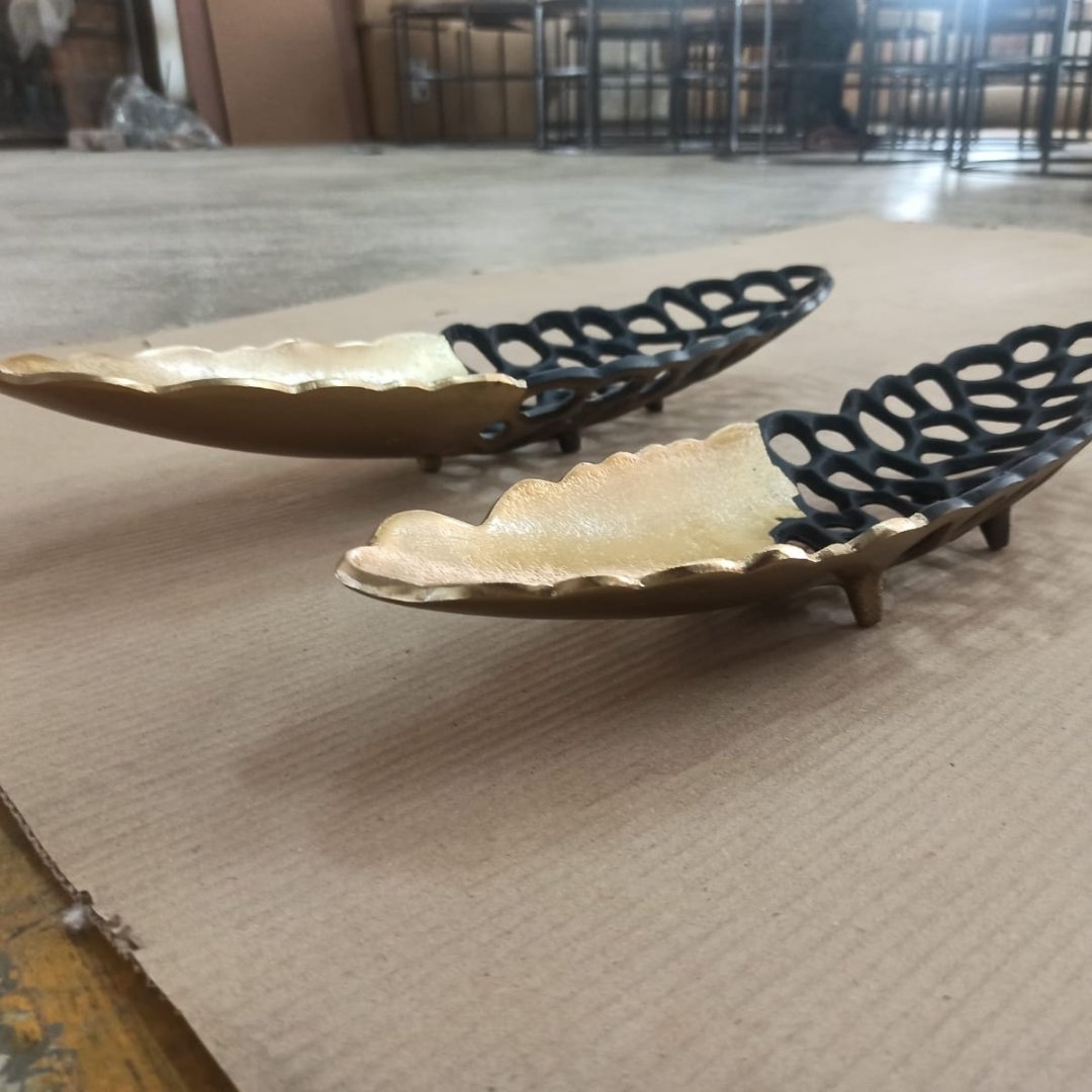 Banana leaf Gloshel tray (set of 2) - Rustic Furniture Outlet