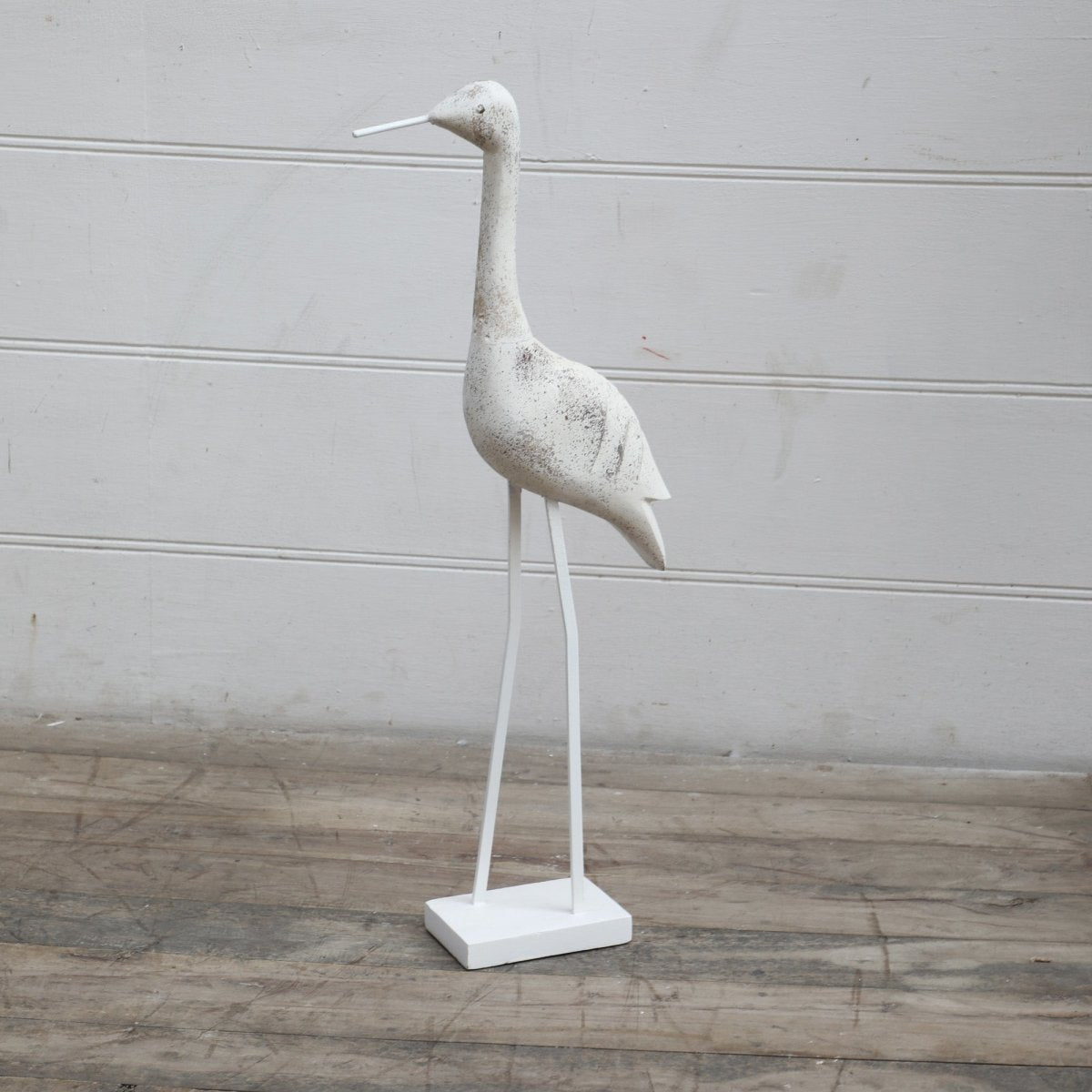Grand oiseau debout en bois de manguier sculpté blanchi à la chaux - Rustic Furniture Outlet