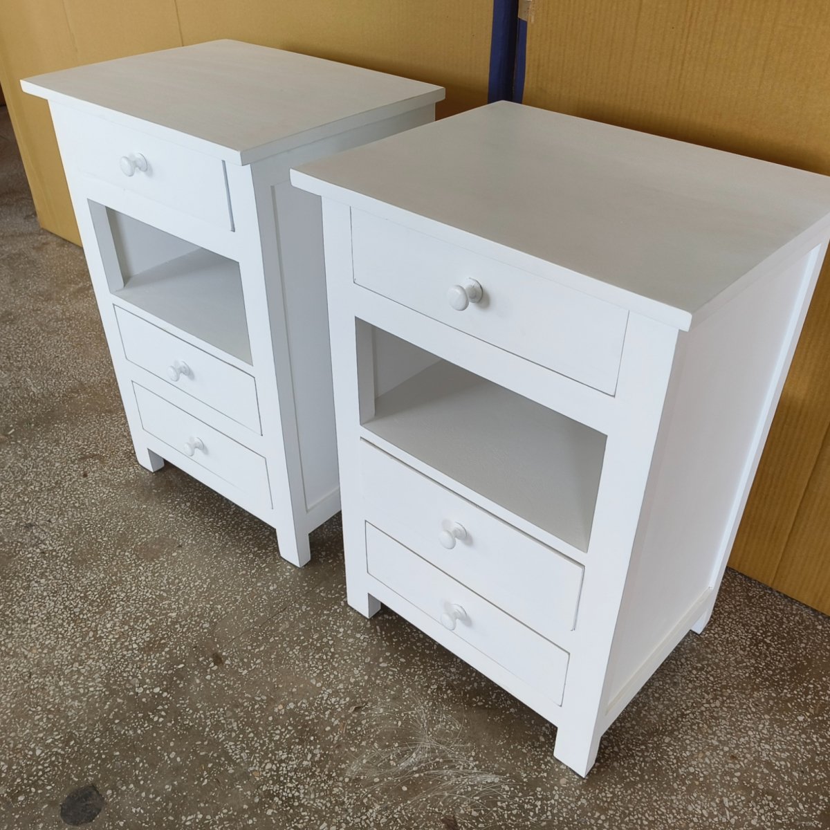 Table d'appoint à tiroirs 3 blanc vieilli Lunenburg - Rustic Furniture Outlet