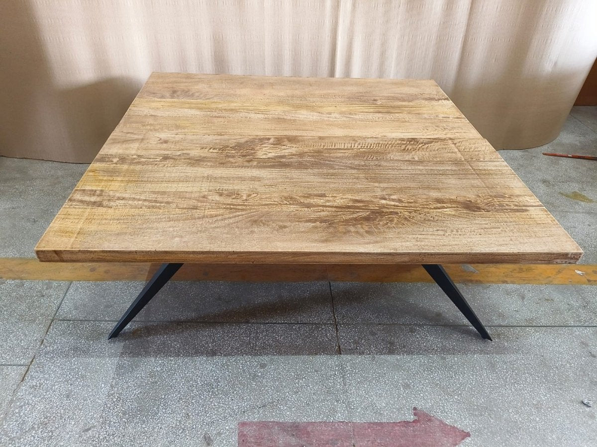 Table basse en bois de manguier pieds araignée - Sortie de meubles rustiques