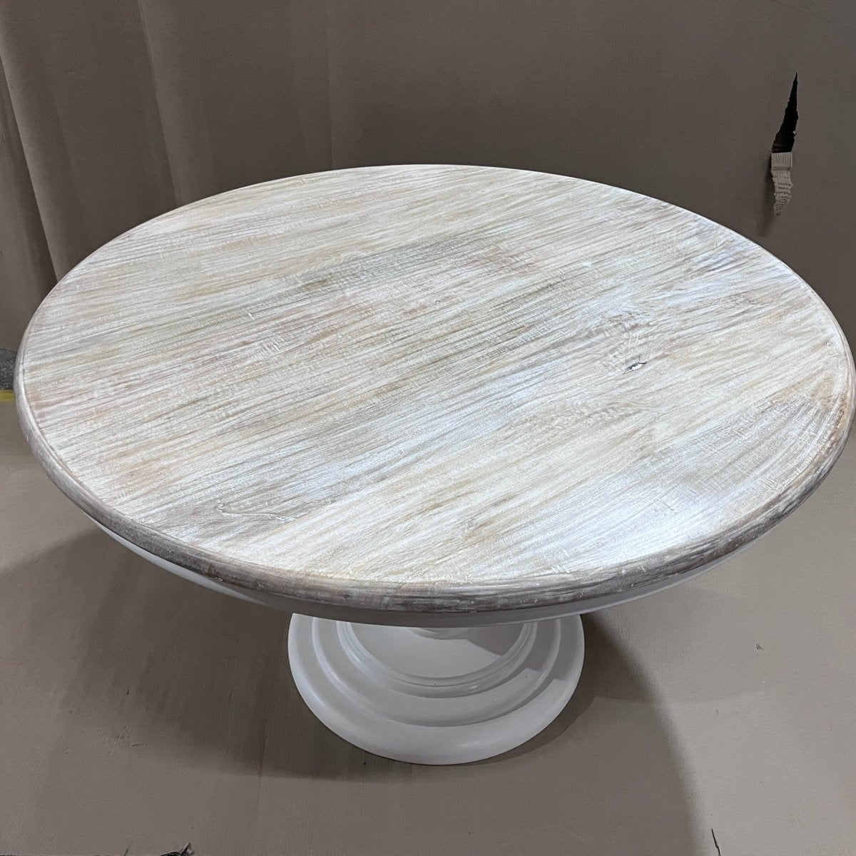 48 pouces Elisa table de salle à manger ronde avec piédestal blanc country - Rustic Furniture Outlet