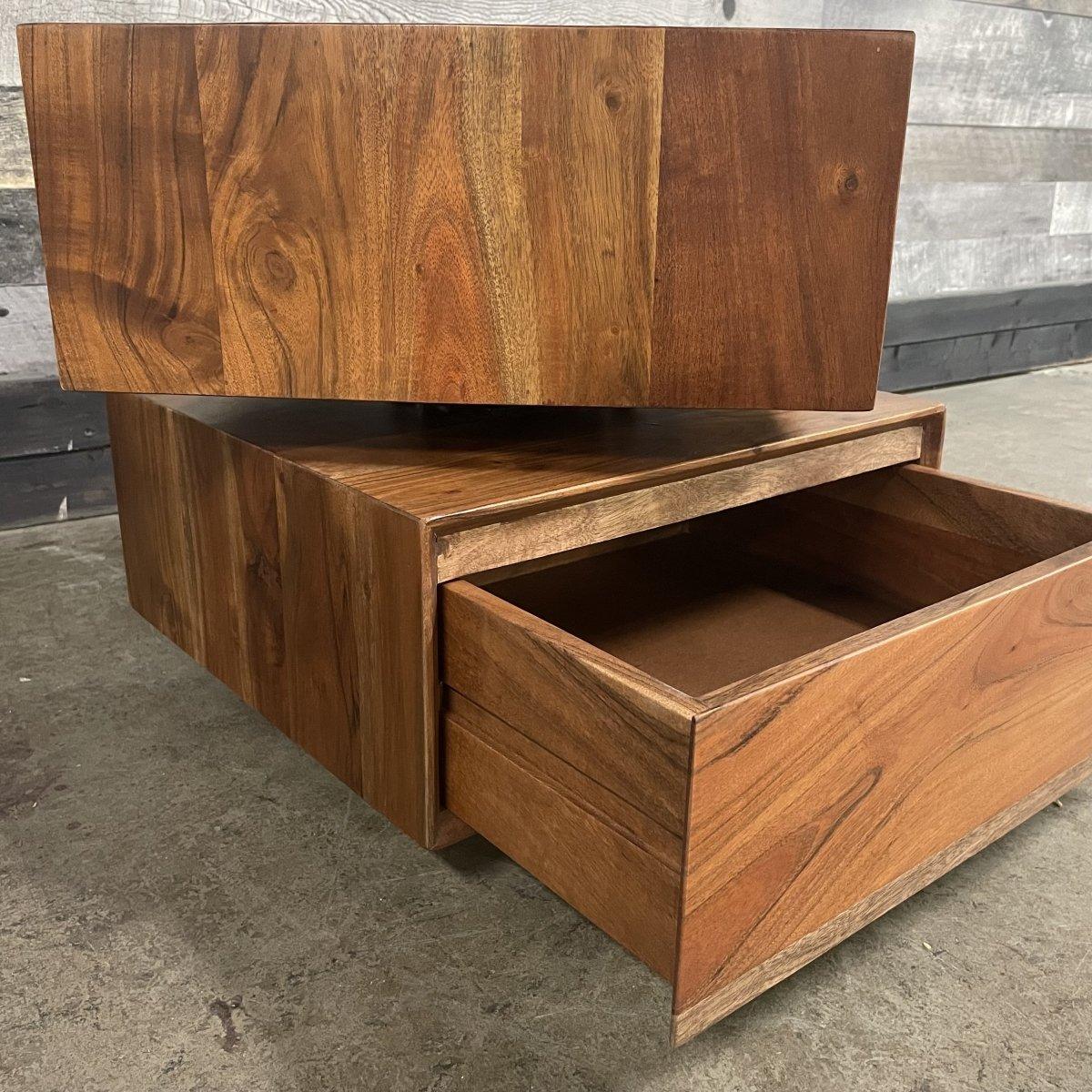 Table de bout en bois d'acacia Geo Twist - Outlet de meubles rustiques