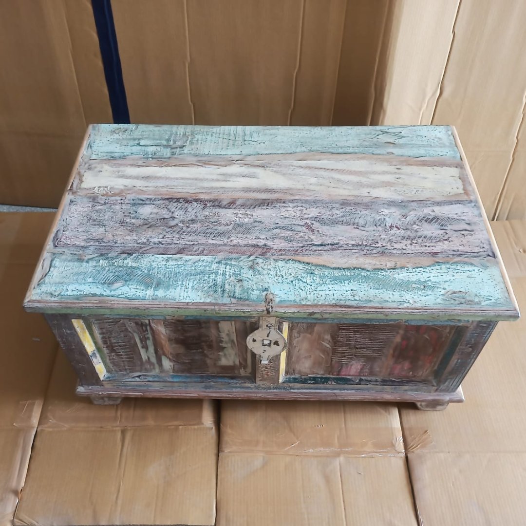Reclaimed wood Storage trunk - Rustic Furniture Outlet