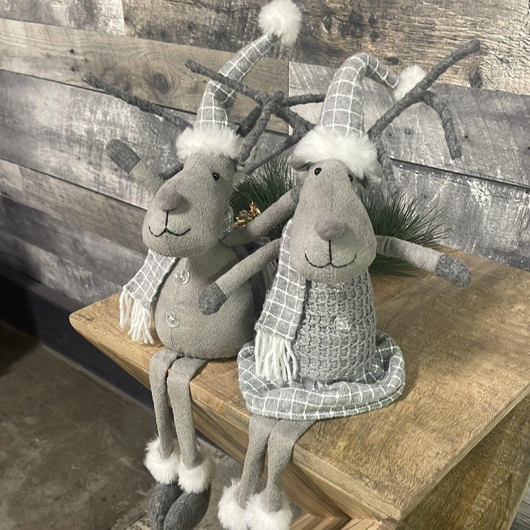 Petites pattes pendantes de renne gris en peluche de Noël debout - Rustic Furniture Outlet