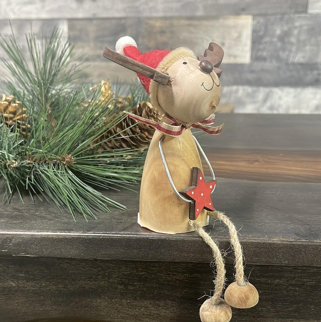 Petit cerf de Noël assis en bois - Rustic Furniture Outlet